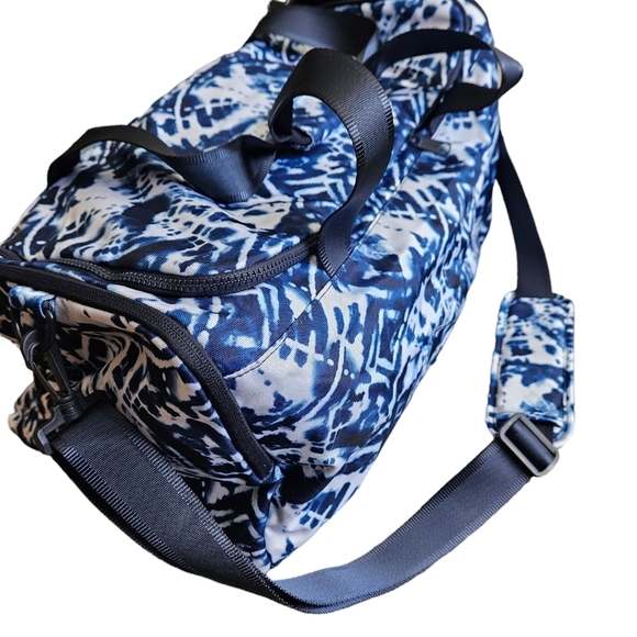 Vera Bradley Women's Recycled ReActive Extra Large Duffel Travel Gym Bag - Picture 2 of 9